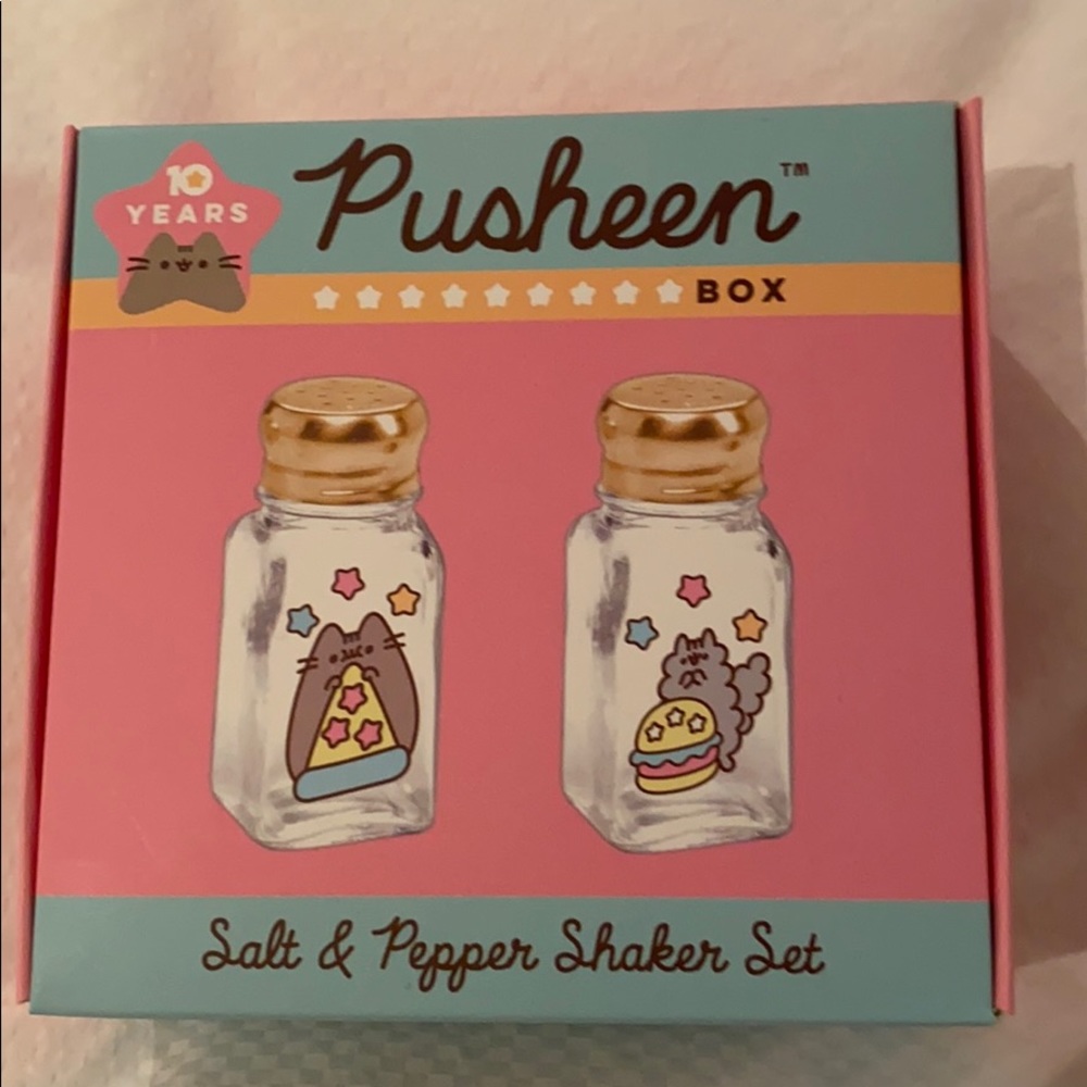 Pusheen- Salt & Pepper Shaker Set